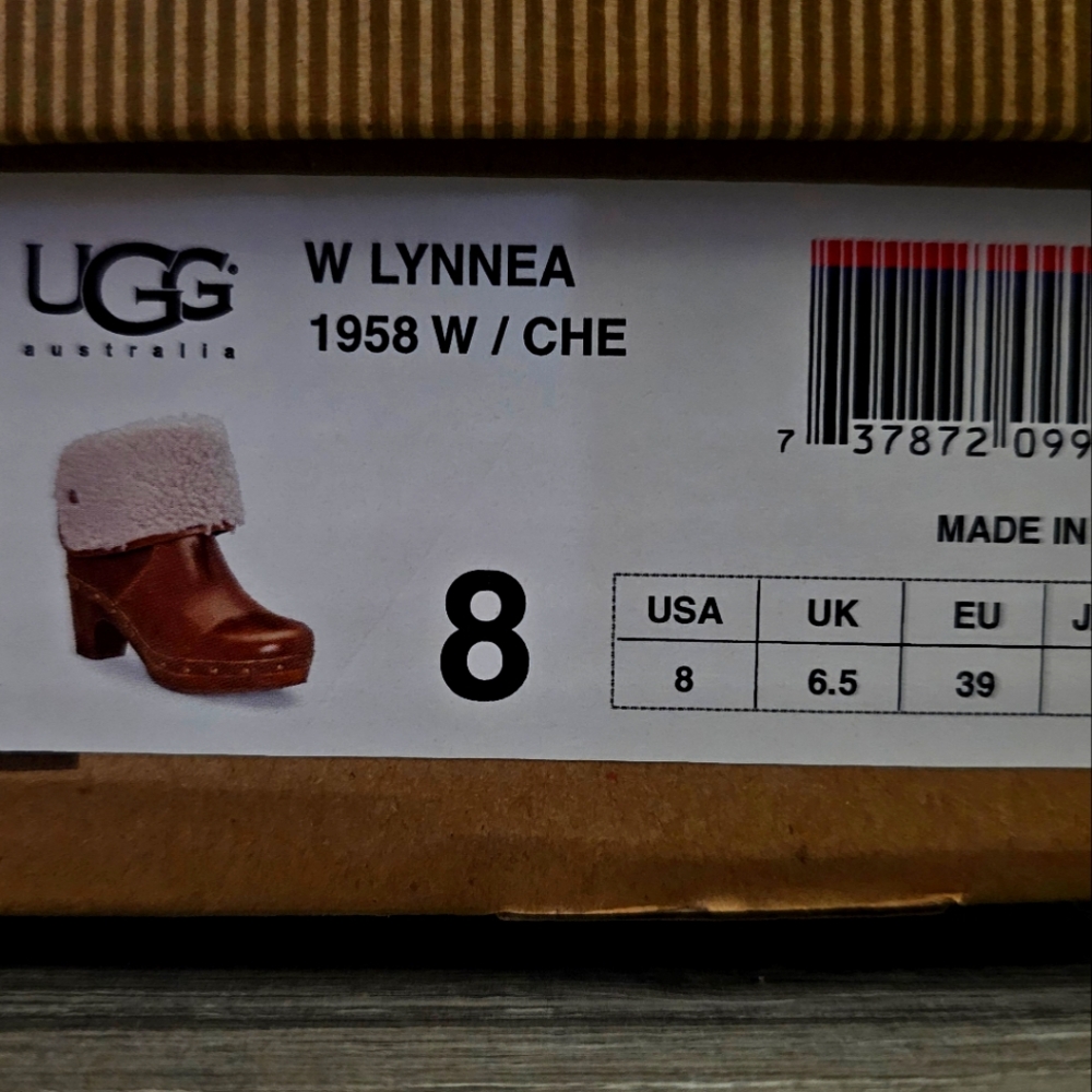 UGG size 8 chestnut Lynnea